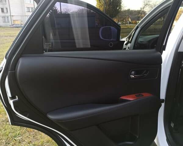 Белый Лексус РХ, объемом двигателя 3.46 л и пробегом 198 тыс. км за 17000 $, фото 2 на Automoto.ua