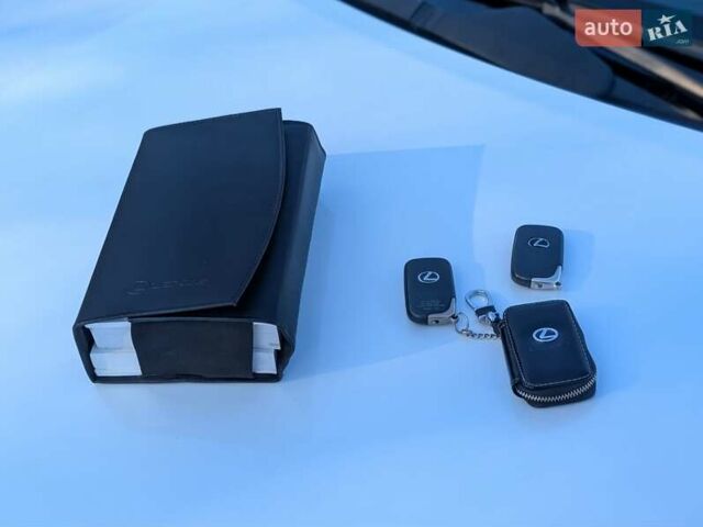 Белый Лексус РХ, объемом двигателя 3.5 л и пробегом 212 тыс. км за 16700 $, фото 95 на Automoto.ua
