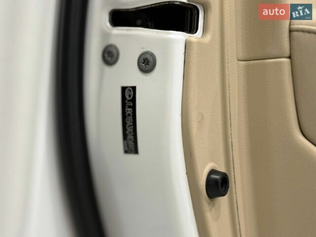 Білий Лексус РХ, об'ємом двигуна 3.46 л та пробігом 225 тис. км за 17600 $, фото 107 на Automoto.ua