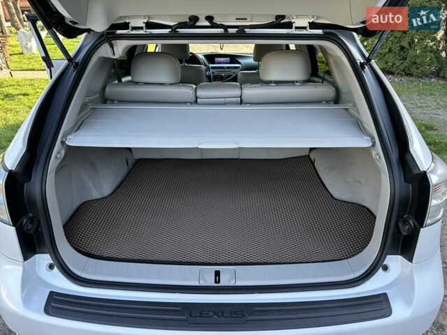 Белый Лексус РХ, объемом двигателя 3.5 л и пробегом 127 тыс. км за 19500 $, фото 17 на Automoto.ua