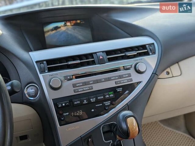 Белый Лексус РХ, объемом двигателя 3.5 л и пробегом 212 тыс. км за 16700 $, фото 90 на Automoto.ua