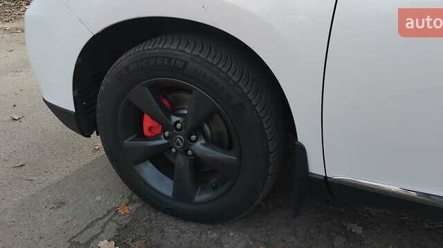 Белый Лексус РХ, объемом двигателя 3.46 л и пробегом 236 тыс. км за 19500 $, фото 17 на Automoto.ua