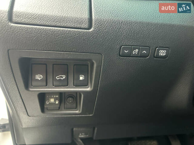 Белый Лексус РХ, объемом двигателя 3.5 л и пробегом 197 тыс. км за 18500 $, фото 13 на Automoto.ua