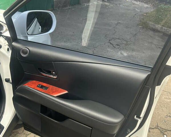 Белый Лексус РХ, объемом двигателя 3.5 л и пробегом 197 тыс. км за 18500 $, фото 11 на Automoto.ua