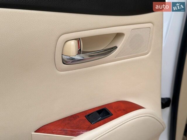 Белый Лексус РХ, объемом двигателя 3.46 л и пробегом 185 тыс. км за 14650 $, фото 24 на Automoto.ua