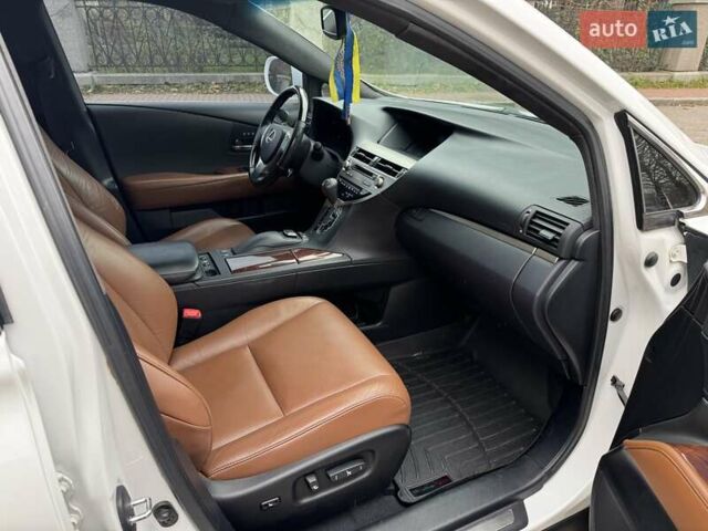 Белый Лексус РХ, объемом двигателя 3.5 л и пробегом 198 тыс. км за 17800 $, фото 7 на Automoto.ua