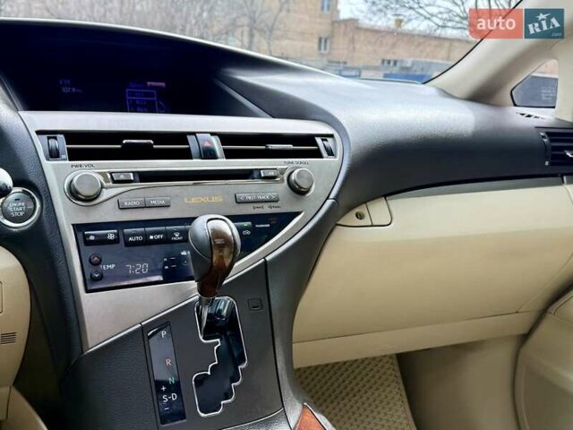 Белый Лексус РХ, объемом двигателя 3.46 л и пробегом 240 тыс. км за 18800 $, фото 42 на Automoto.ua
