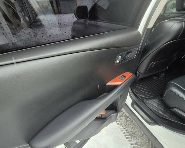 Белый Лексус РХ, объемом двигателя 3.46 л и пробегом 256 тыс. км за 19000 $, фото 12 на Automoto.ua