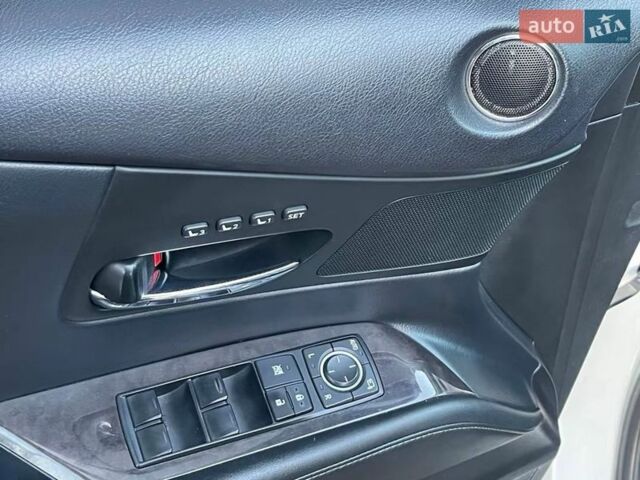 Белый Лексус РХ, объемом двигателя 3.46 л и пробегом 162 тыс. км за 19000 $, фото 9 на Automoto.ua