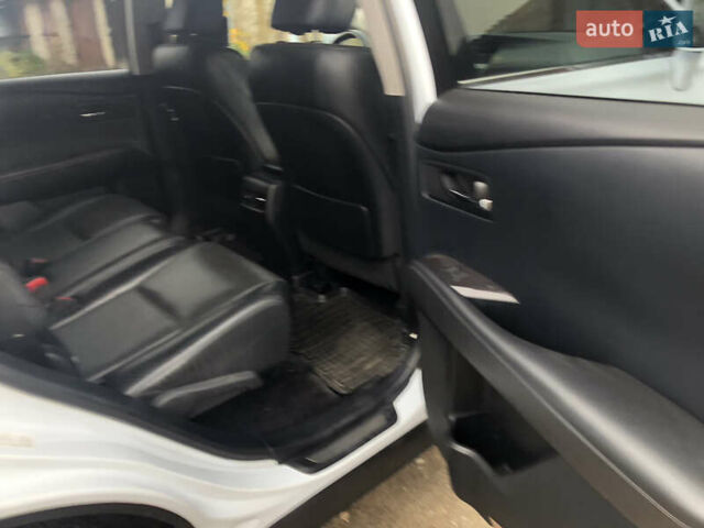 Белый Лексус РХ, объемом двигателя 3.5 л и пробегом 154 тыс. км за 27000 $, фото 4 на Automoto.ua