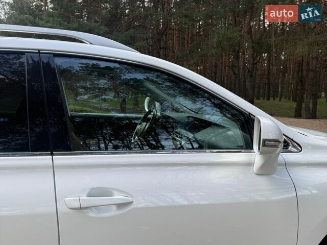 Белый Лексус РХ, объемом двигателя 3.46 л и пробегом 230 тыс. км за 19000 $, фото 3 на Automoto.ua