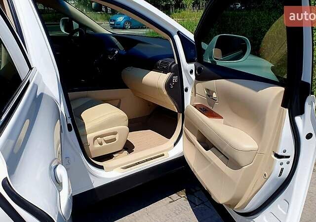 Белый Лексус РХ, объемом двигателя 3.5 л и пробегом 193 тыс. км за 21900 $, фото 15 на Automoto.ua