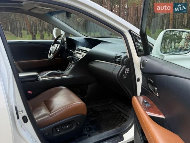 Белый Лексус РХ, объемом двигателя 3.46 л и пробегом 230 тыс. км за 19000 $, фото 1 на Automoto.ua