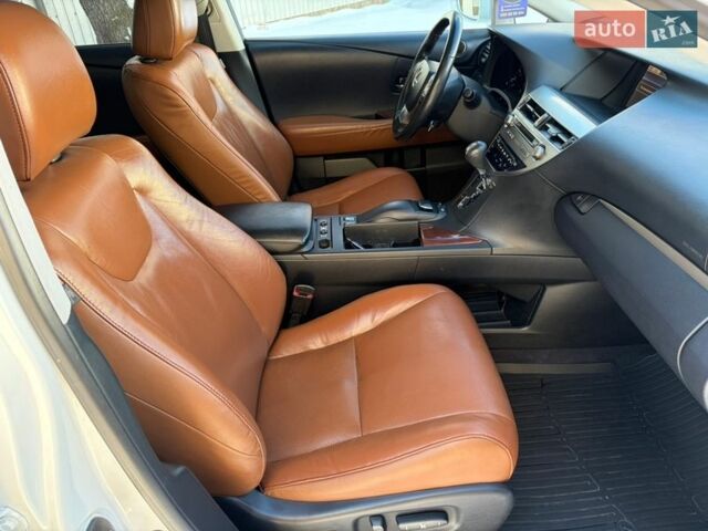 Белый Лексус РХ, объемом двигателя 3.46 л и пробегом 278 тыс. км за 21400 $, фото 16 на Automoto.ua