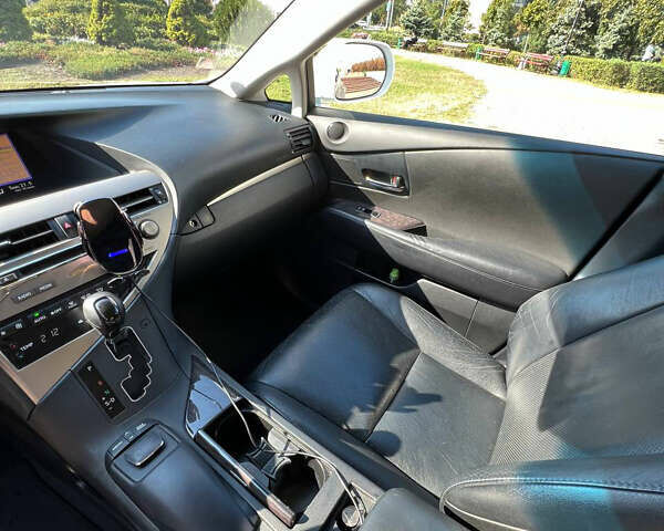 Белый Лексус РХ, объемом двигателя 3.46 л и пробегом 157 тыс. км за 24000 $, фото 9 на Automoto.ua