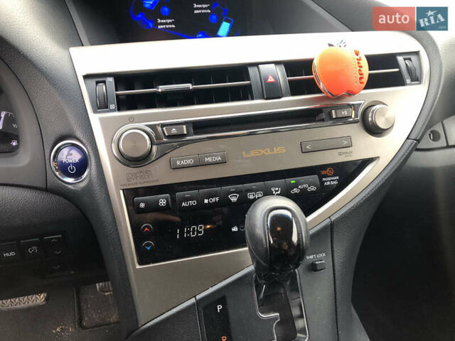 Белый Лексус РХ, объемом двигателя 3.5 л и пробегом 154 тыс. км за 27000 $, фото 14 на Automoto.ua