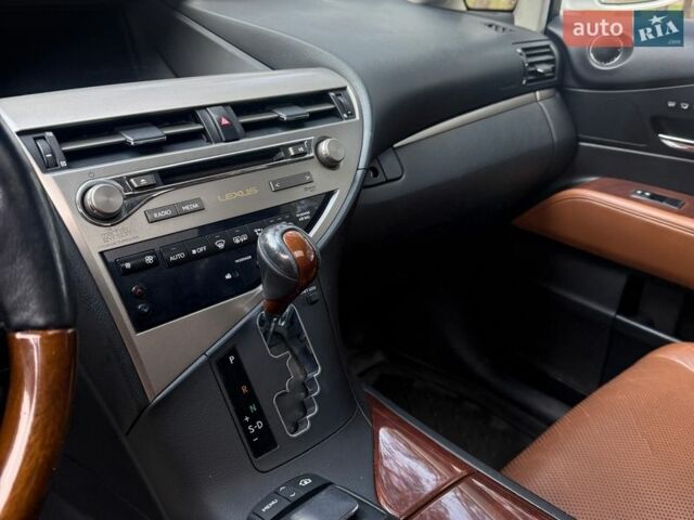 Белый Лексус РХ, объемом двигателя 3.46 л и пробегом 230 тыс. км за 19000 $, фото 16 на Automoto.ua