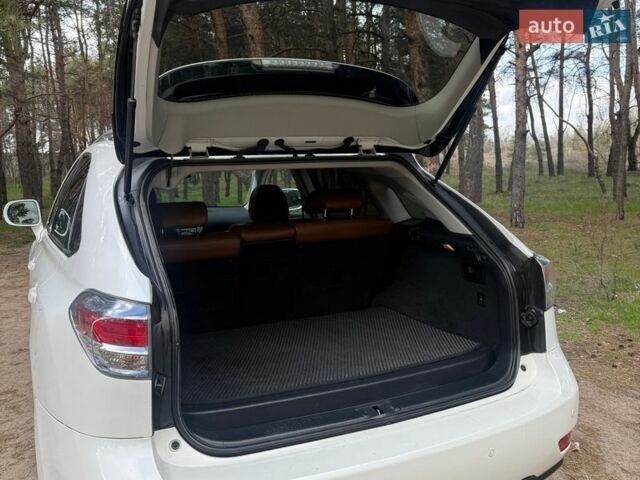 Белый Лексус РХ, объемом двигателя 3.46 л и пробегом 230 тыс. км за 19000 $, фото 21 на Automoto.ua