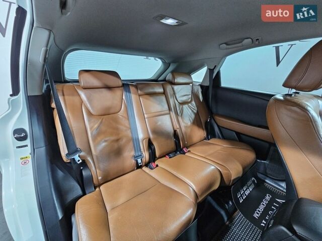 Белый Лексус РХ, объемом двигателя 3.46 л и пробегом 200 тыс. км за 21999 $, фото 6 на Automoto.ua