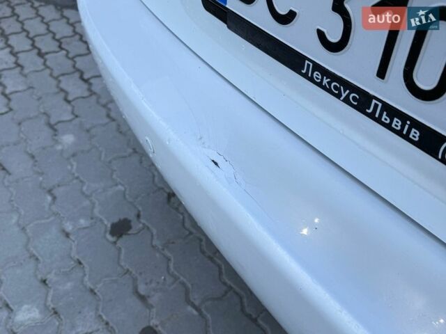 Белый Лексус РХ, объемом двигателя 3.46 л и пробегом 151 тыс. км за 23000 $, фото 5 на Automoto.ua