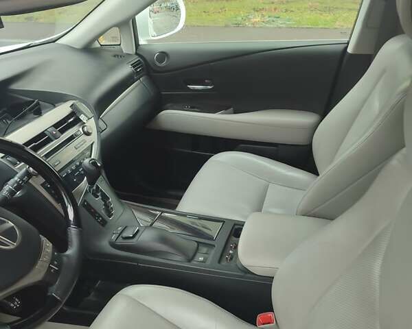 Белый Лексус РХ, объемом двигателя 3.5 л и пробегом 180 тыс. км за 21500 $, фото 25 на Automoto.ua