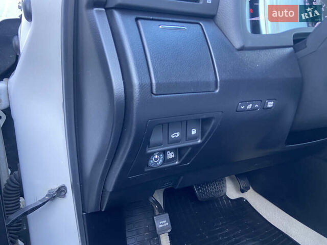 Белый Лексус РХ, объемом двигателя 3.46 л и пробегом 169 тыс. км за 19400 $, фото 17 на Automoto.ua