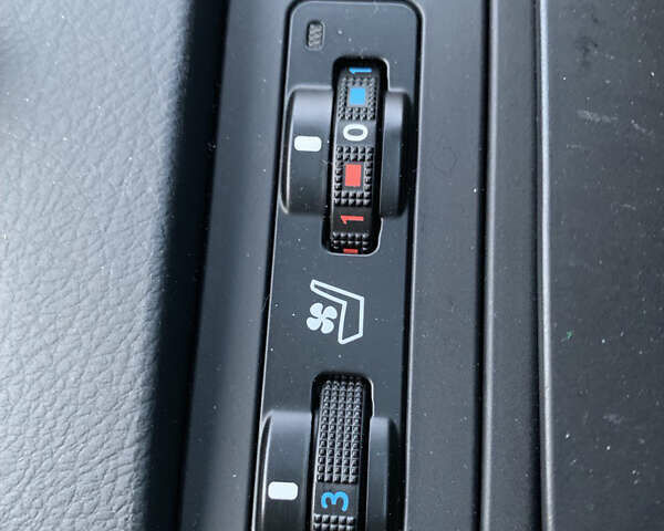 Белый Лексус РХ, объемом двигателя 3.46 л и пробегом 77 тыс. км за 27000 $, фото 20 на Automoto.ua