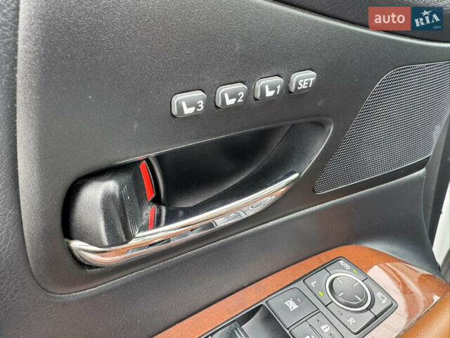 Белый Лексус РХ, объемом двигателя 3.46 л и пробегом 225 тыс. км за 18990 $, фото 12 на Automoto.ua