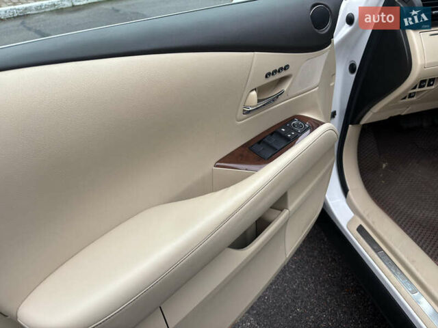 Белый Лексус РХ, объемом двигателя 3.5 л и пробегом 150 тыс. км за 21400 $, фото 10 на Automoto.ua