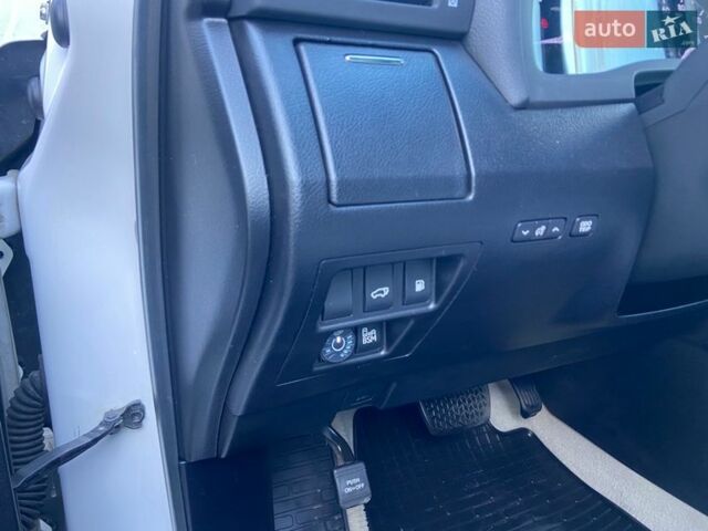 Белый Лексус РХ, объемом двигателя 3.46 л и пробегом 169 тыс. км за 18999 $, фото 11 на Automoto.ua