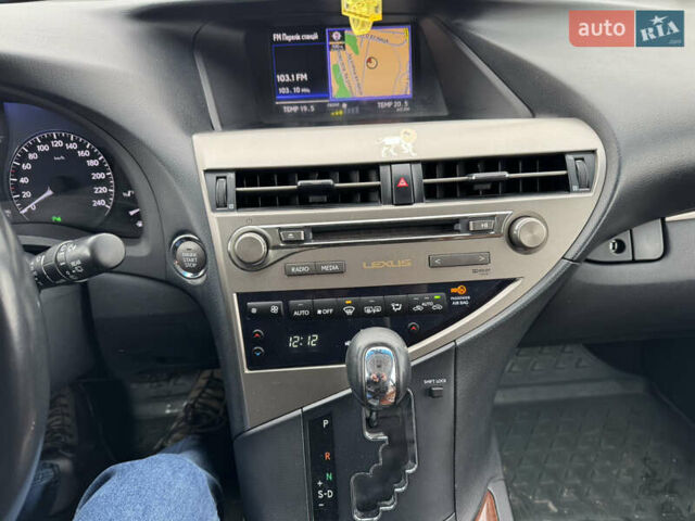 Белый Лексус РХ, объемом двигателя 3.46 л и пробегом 225 тыс. км за 18990 $, фото 18 на Automoto.ua