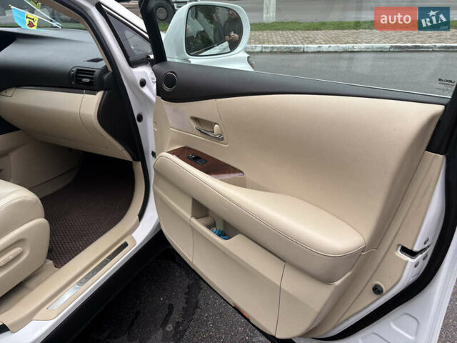 Белый Лексус РХ, объемом двигателя 3.5 л и пробегом 150 тыс. км за 21400 $, фото 7 на Automoto.ua