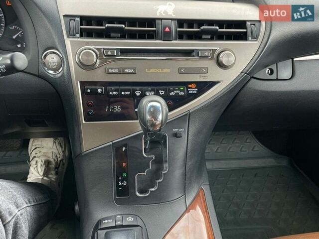 Белый Лексус РХ, объемом двигателя 3.46 л и пробегом 334 тыс. км за 16990 $, фото 11 на Automoto.ua