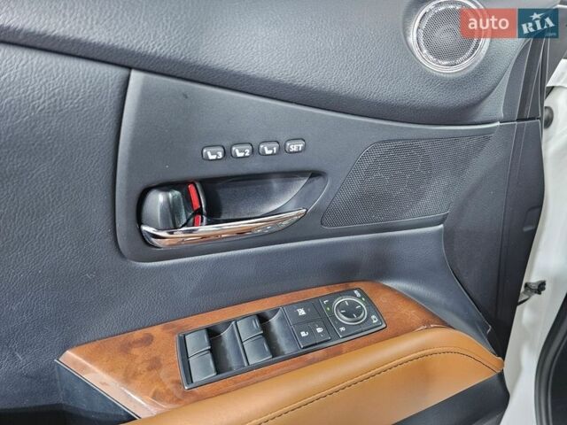 Белый Лексус РХ, объемом двигателя 3.46 л и пробегом 200 тыс. км за 21999 $, фото 27 на Automoto.ua