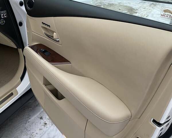 Белый Лексус РХ, объемом двигателя 3.46 л и пробегом 137 тыс. км за 25000 $, фото 9 на Automoto.ua