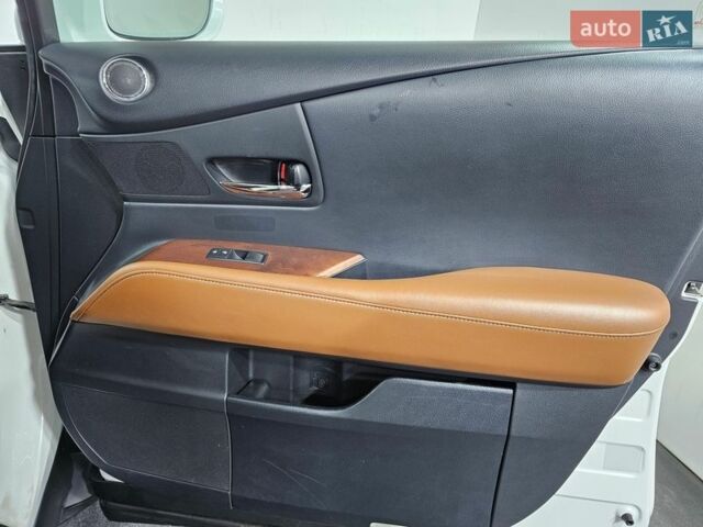 Белый Лексус РХ, объемом двигателя 3.46 л и пробегом 200 тыс. км за 21999 $, фото 23 на Automoto.ua