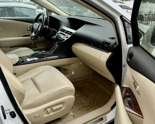 Белый Лексус РХ, объемом двигателя 3.46 л и пробегом 106 тыс. км за 28000 $, фото 2 на Automoto.ua