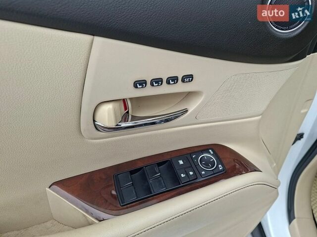 Белый Лексус РХ, объемом двигателя 3.46 л и пробегом 180 тыс. км за 17500 $, фото 23 на Automoto.ua