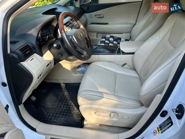 Белый Лексус РХ, объемом двигателя 3.46 л и пробегом 170 тыс. км за 30000 $, фото 21 на Automoto.ua