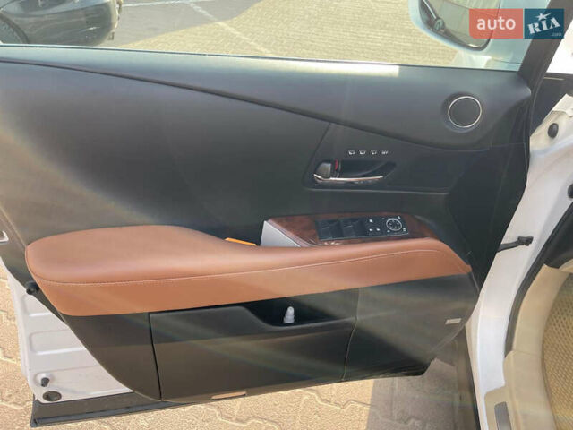 Білий Лексус РХ, об'ємом двигуна 3.46 л та пробігом 210 тис. км за 18900 $, фото 21 на Automoto.ua