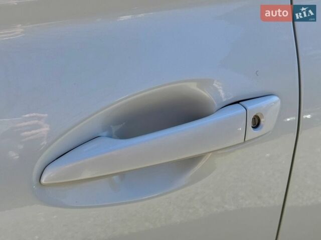 Белый Лексус РХ, объемом двигателя 2.67 л и пробегом 124 тыс. км за 19700 $, фото 6 на Automoto.ua