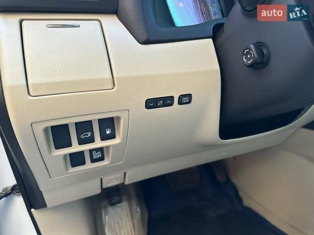 Білий Лексус РХ, об'ємом двигуна 3.5 л та пробігом 215 тис. км за 18000 $, фото 14 на Automoto.ua
