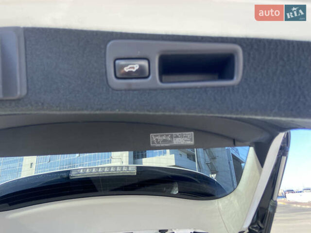 Белый Лексус РХ, объемом двигателя 3.46 л и пробегом 169 тыс. км за 19400 $, фото 15 на Automoto.ua