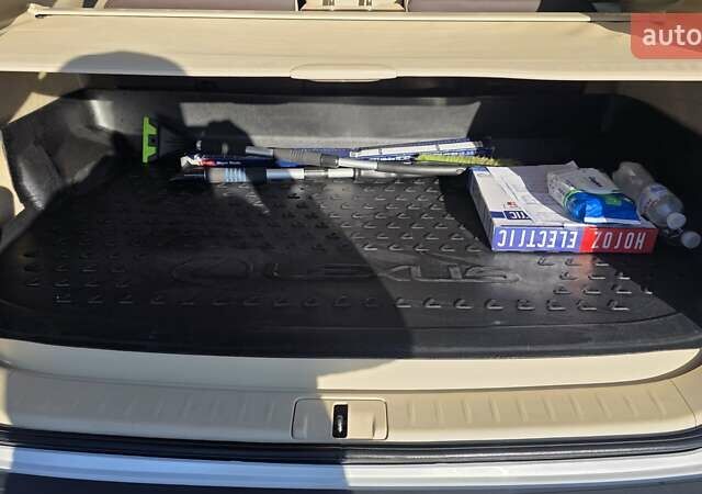 Білий Лексус РХ, об'ємом двигуна 3.46 л та пробігом 123 тис. км за 25000 $, фото 18 на Automoto.ua