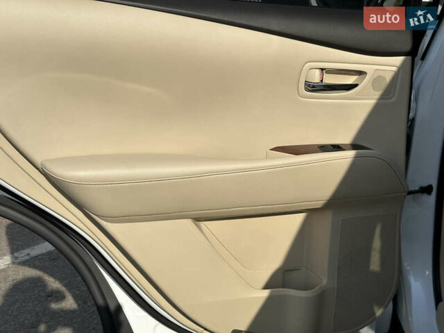 Белый Лексус РХ, объемом двигателя 3.46 л и пробегом 238 тыс. км за 21900 $, фото 9 на Automoto.ua