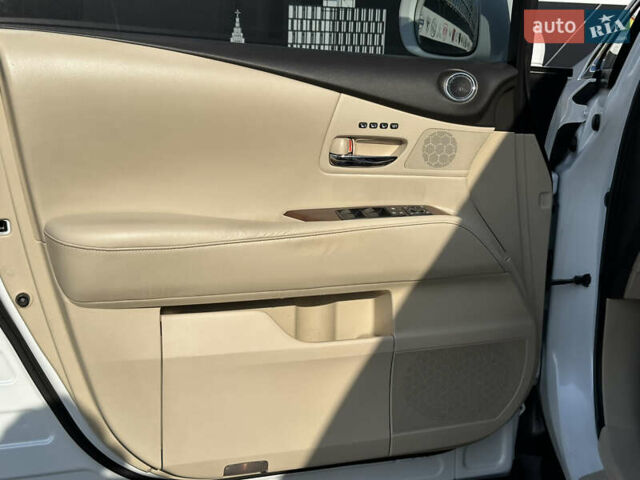 Белый Лексус РХ, объемом двигателя 3.46 л и пробегом 238 тыс. км за 21900 $, фото 10 на Automoto.ua