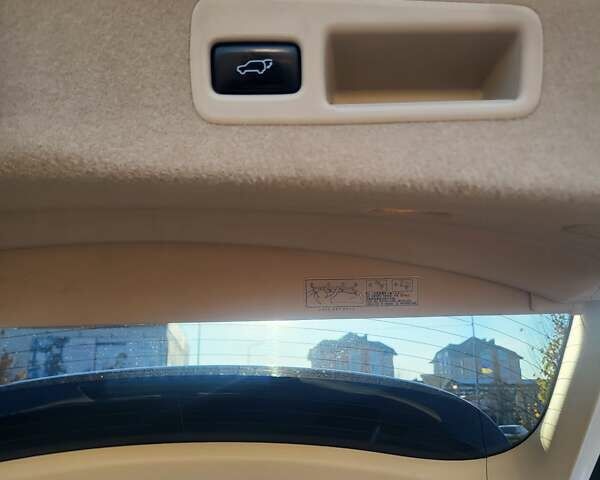 Белый Лексус РХ, объемом двигателя 3.5 л и пробегом 237 тыс. км за 21999 $, фото 14 на Automoto.ua