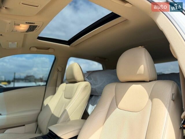 Белый Лексус РХ, объемом двигателя 3.46 л и пробегом 161 тыс. км за 17300 $, фото 2 на Automoto.ua