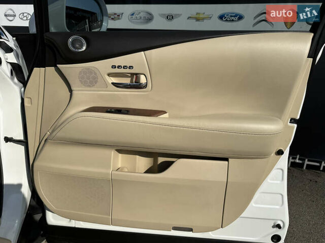 Белый Лексус РХ, объемом двигателя 3.46 л и пробегом 238 тыс. км за 21900 $, фото 16 на Automoto.ua