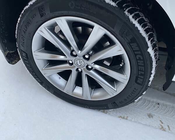 Белый Лексус РХ, объемом двигателя 3.46 л и пробегом 137 тыс. км за 25000 $, фото 3 на Automoto.ua